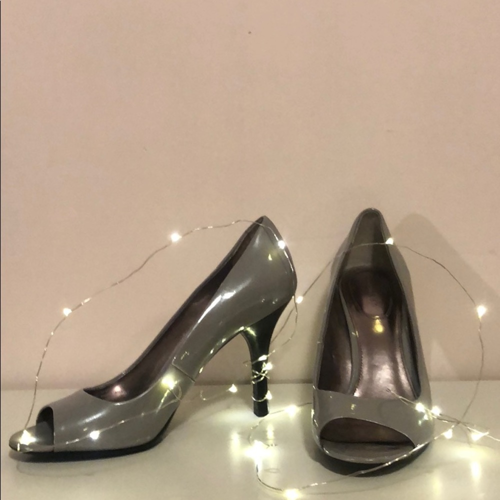 Calvin Klein grey peekaboo pump heels sz 8.5m💕